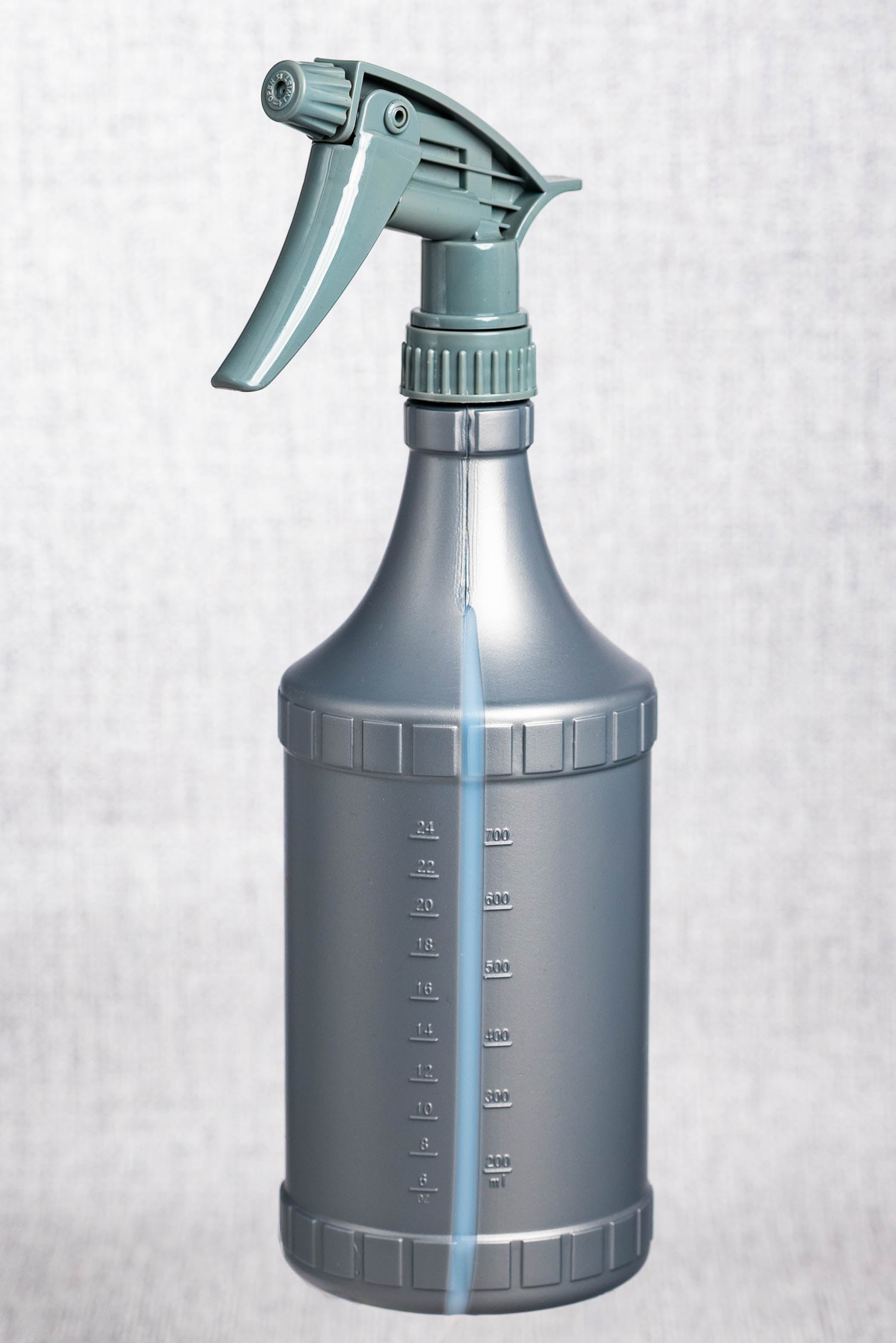 Butelka ze spryskiwaczem 900 ml szara
